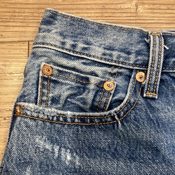 LEVI’S wedgie straight cut off jean shorts - Picture 2 of 6